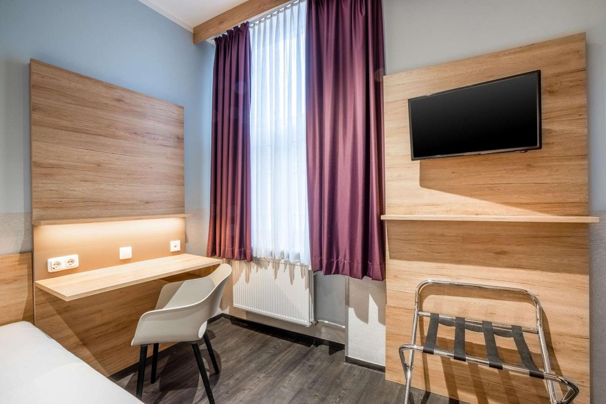 Standard Queen Room